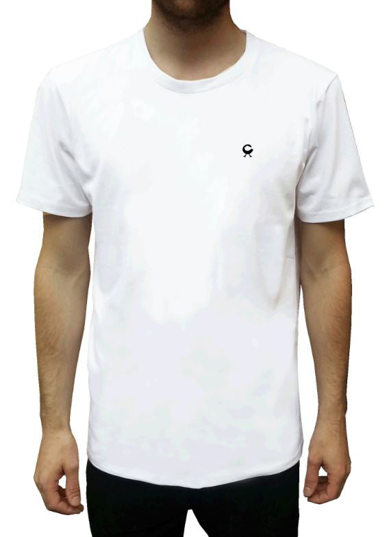 Vit t-shirt med broderad logga.