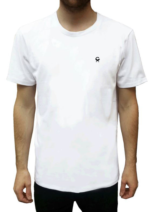 Vit t-shirt med broderad logga.